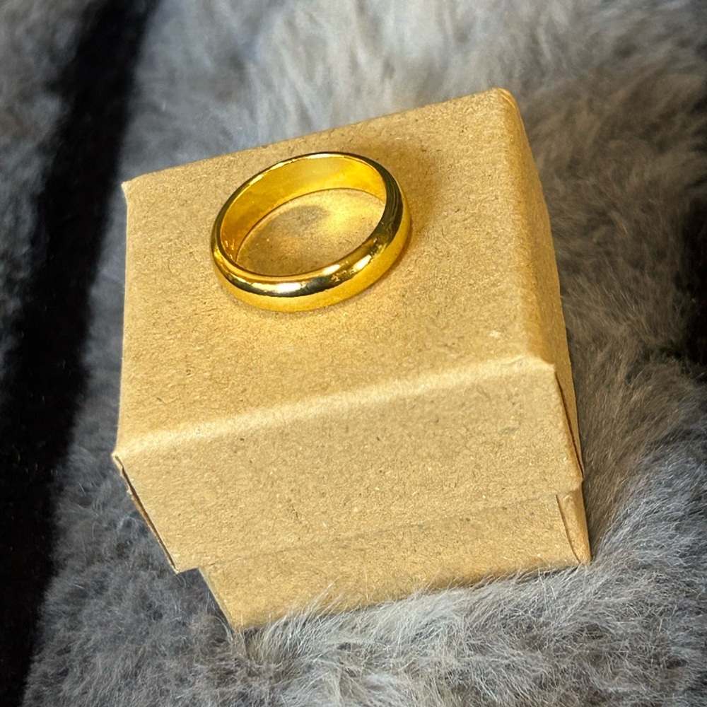 Shiny 18kt gold plated 4mm stainless steel comfort dome band ring 6